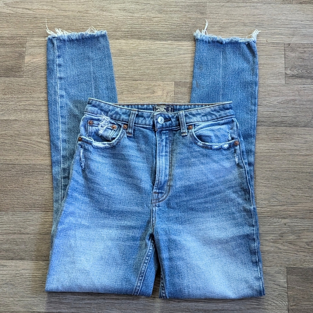 Abercrombie & Fitch Simone High Rise Slim Straight Medium Wash Jean Size 26 2 L